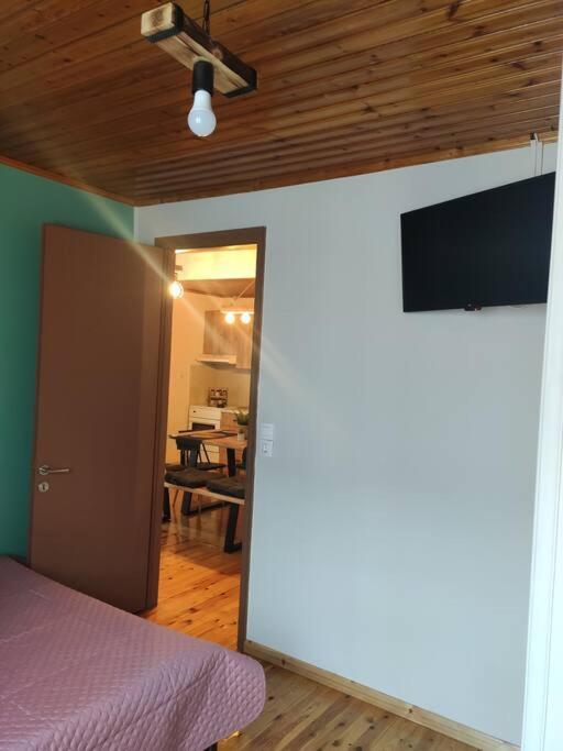 ヴァシリキPolitis' Wooden Houseアパートメント エクステリア 写真