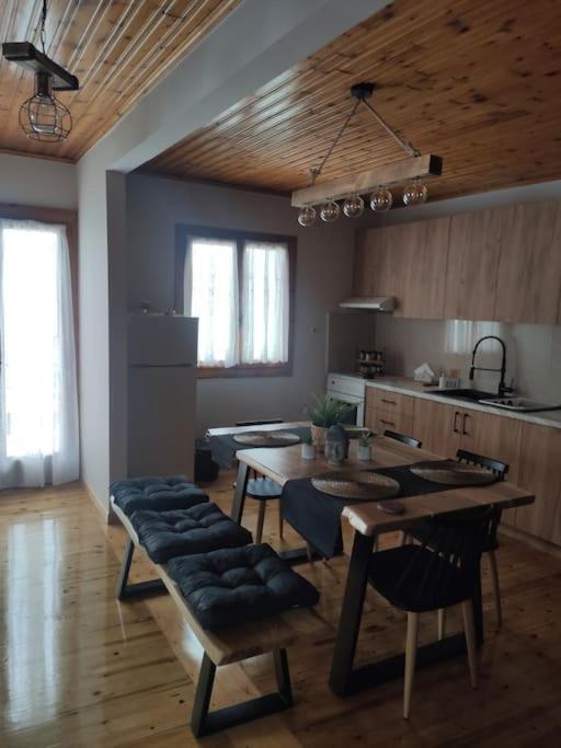 ヴァシリキPolitis' Wooden Houseアパートメント エクステリア 写真